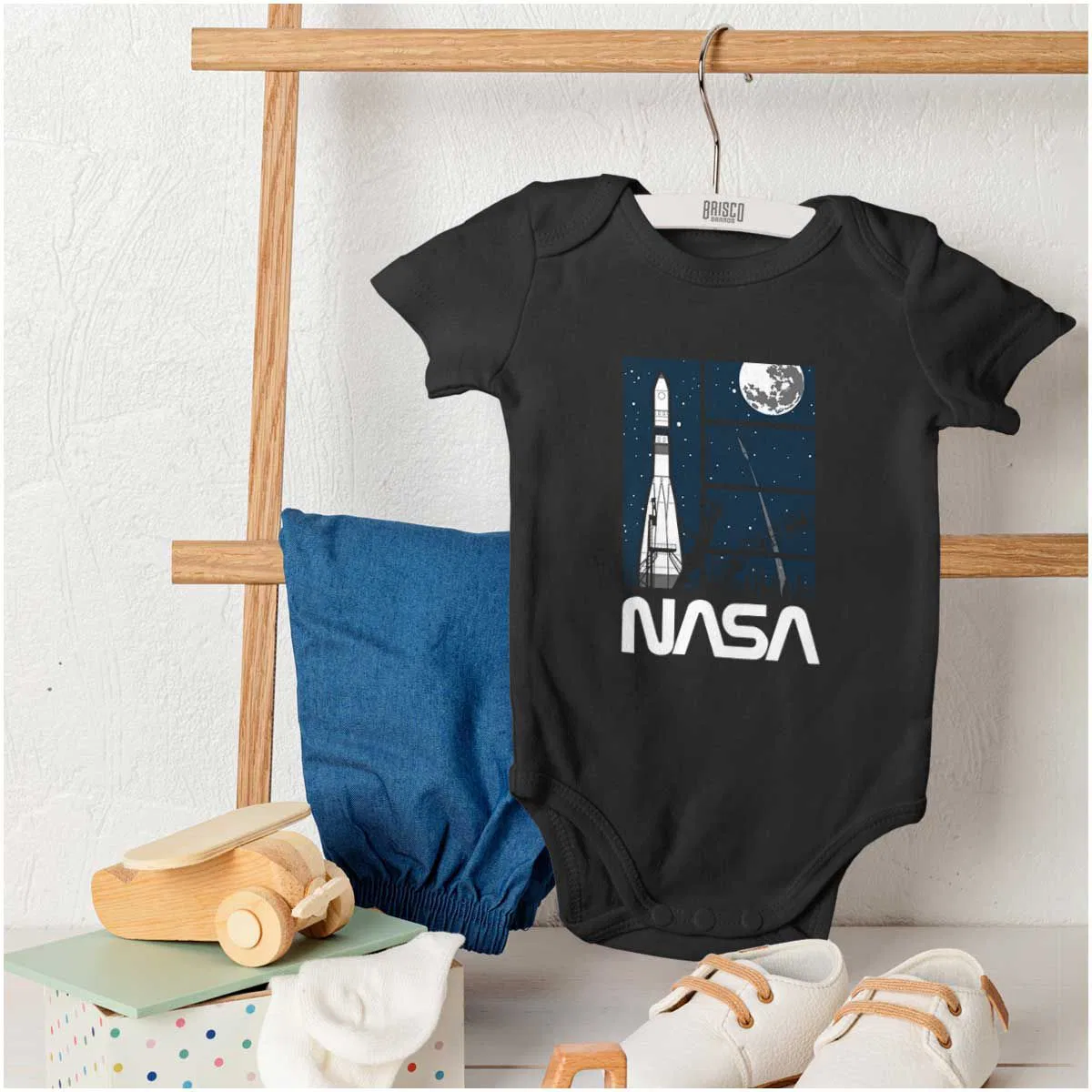 Детское боди-комбинезон с коротким рукавом NASA Night Sky Rocket Launch Comic Brisco Brands, Black — фото 4
