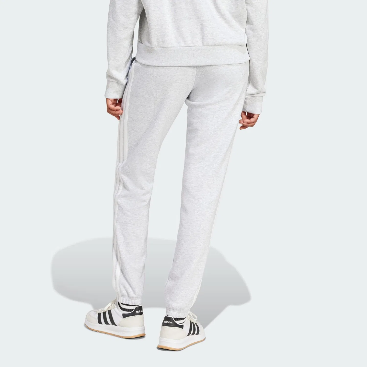 Женские спортивные штаны из футера Essentials 3-Streifen French Terry Cuffed Hose Adidas, Hellgrau Weiss — фото 3