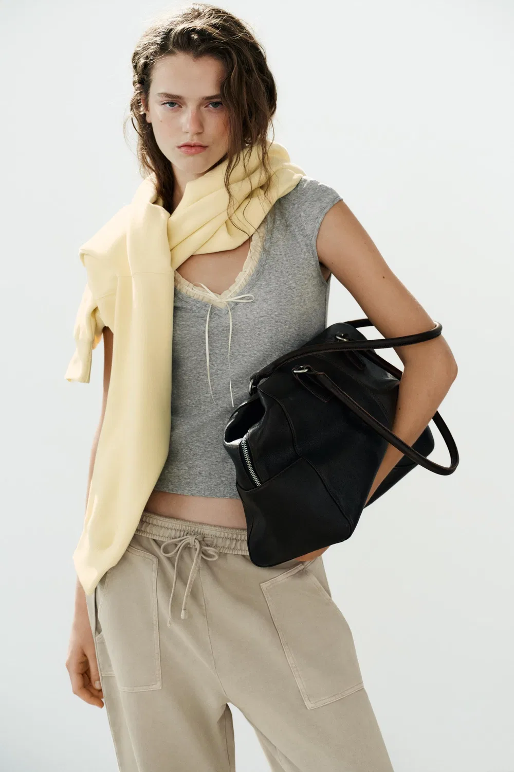 Футболка с контрастным V-образным вырезом ZARA, Grey marl — фото 2