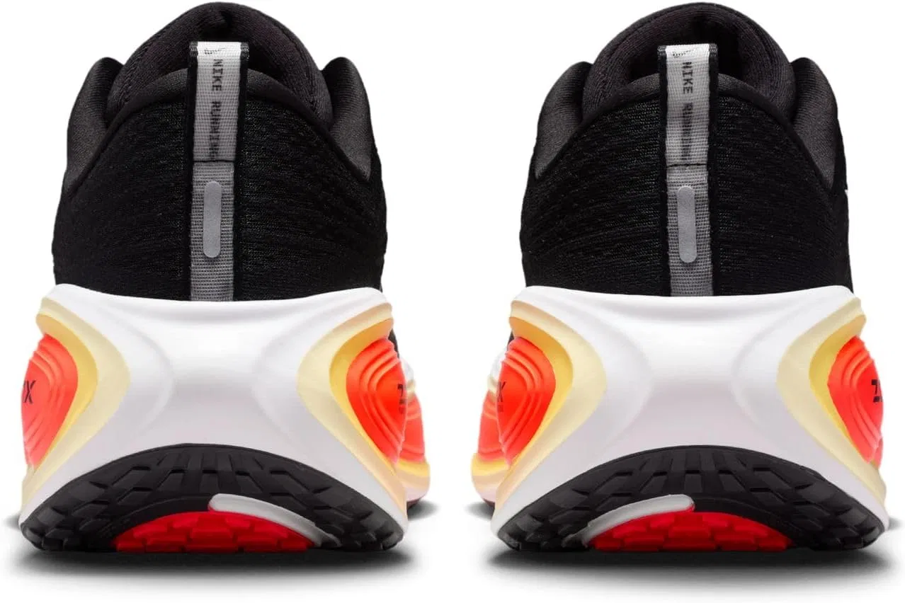 Мужские беговые кроссовки Nike Vomero Plus HV8150 для бега по шоссе, Black White Bright Crimson Sail — фото 3