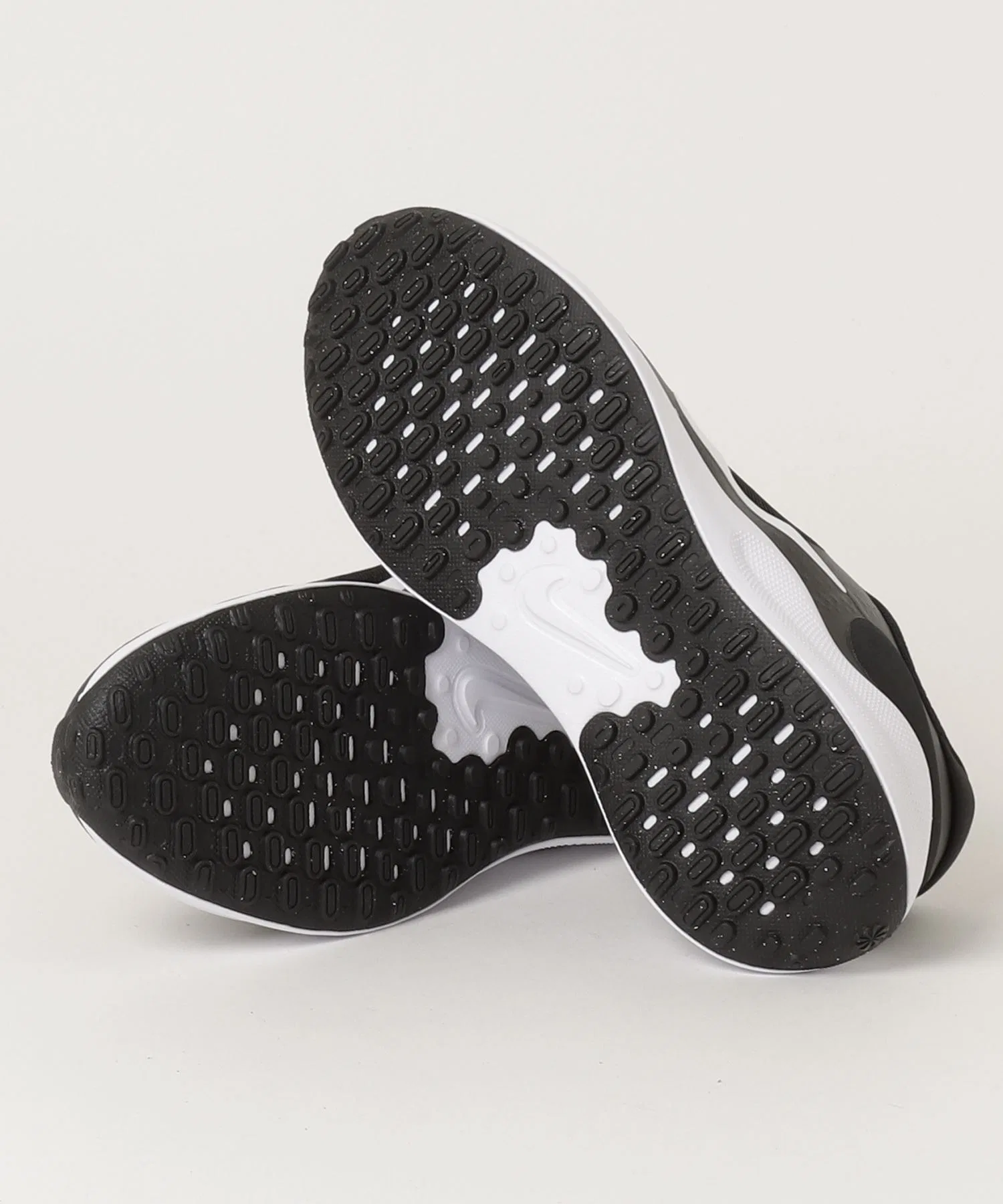 Детские кроссовки NIKE Revolution 7 GS чёрные с белым — фото 3