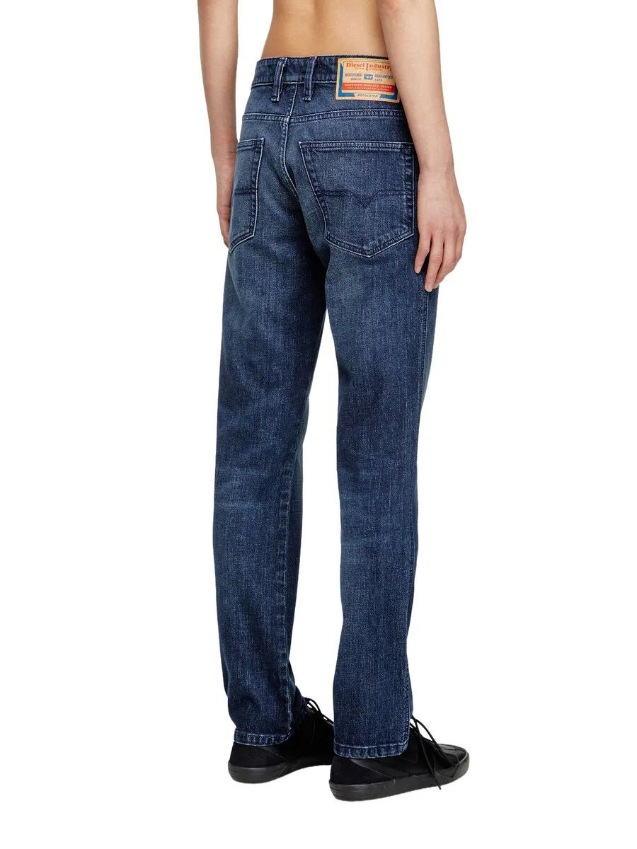 Джинсы DIESEL Slim fit темно-синего цвета — фото 4