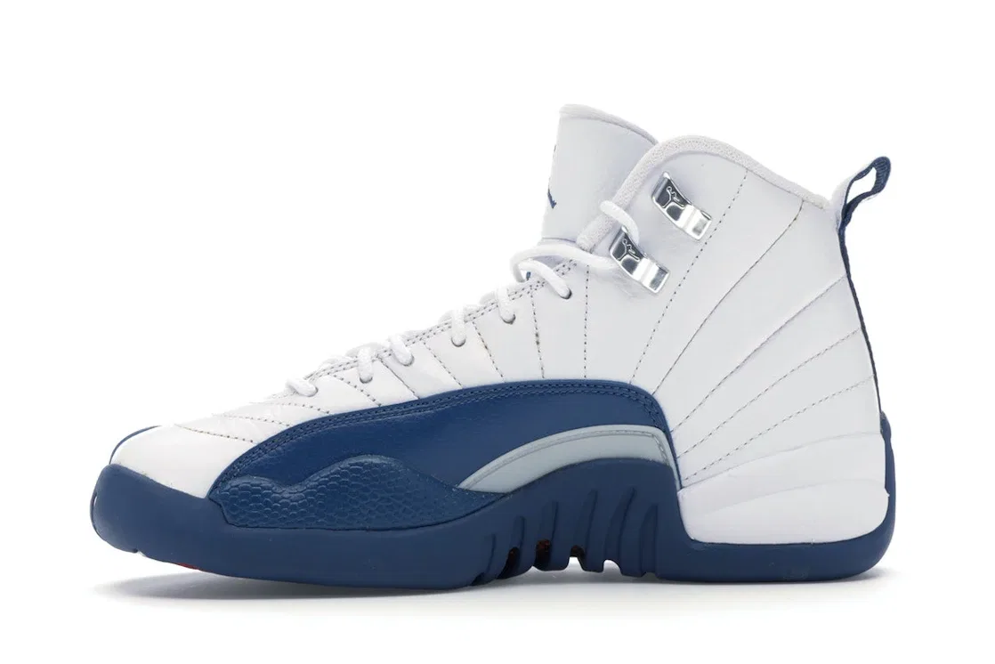 Детские кроссовки Lifestyle с принтом Jordan 12 Retro Jordan, White/French Blue-Metallic Silver-Varsity Red — фото 3