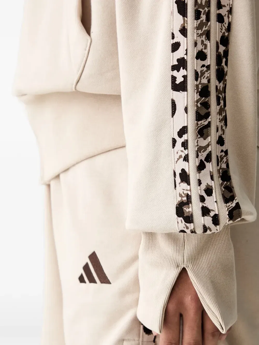 Толстовка на молнии с капюшоном, 3 полосками и животным принтом, коллекция Seasonal Essentials Adidas, бежевый — фото 4