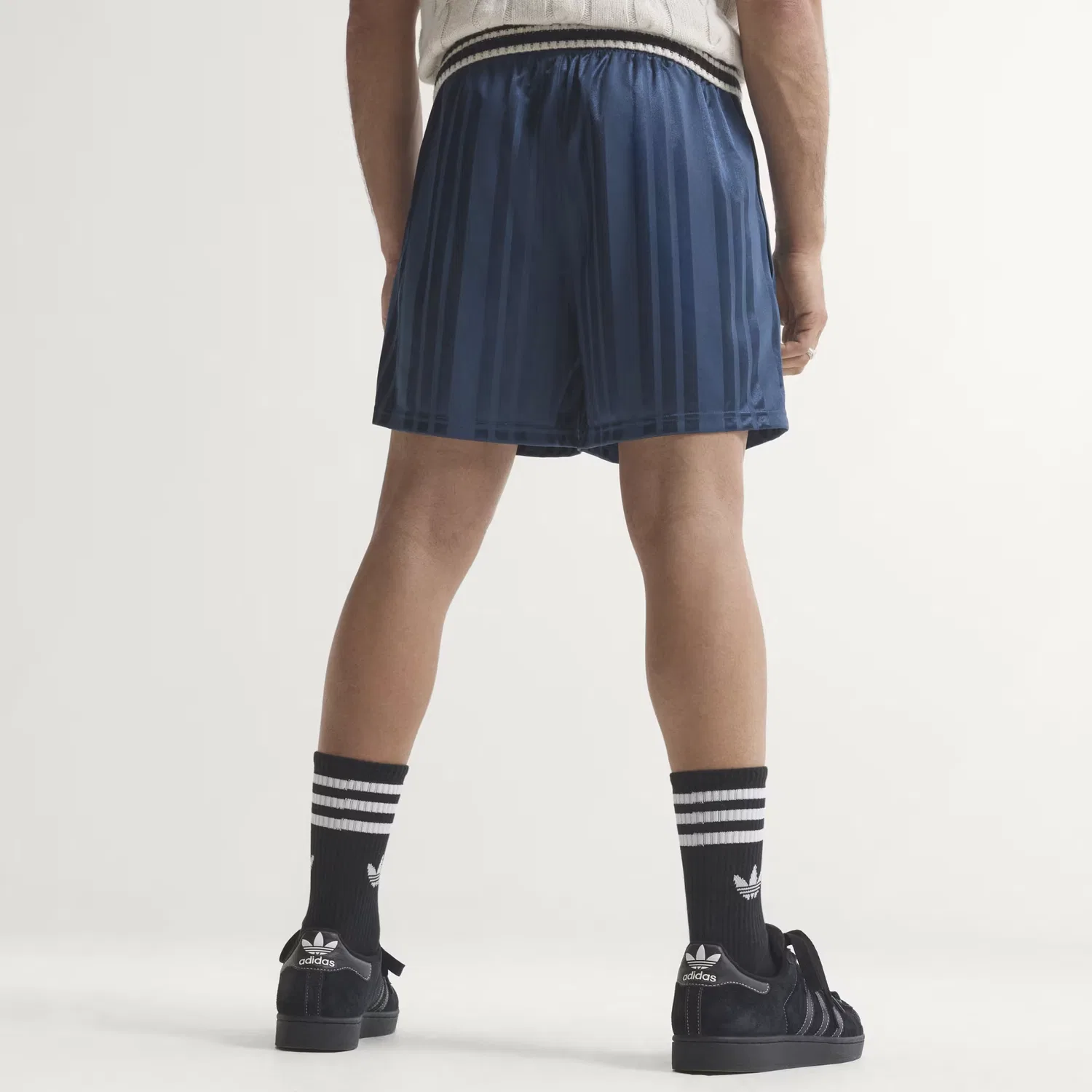 Мужские повседневные шорты с длиной до колена Adidas Originals EQT Casual Shorts, Marine Crew — фото 4