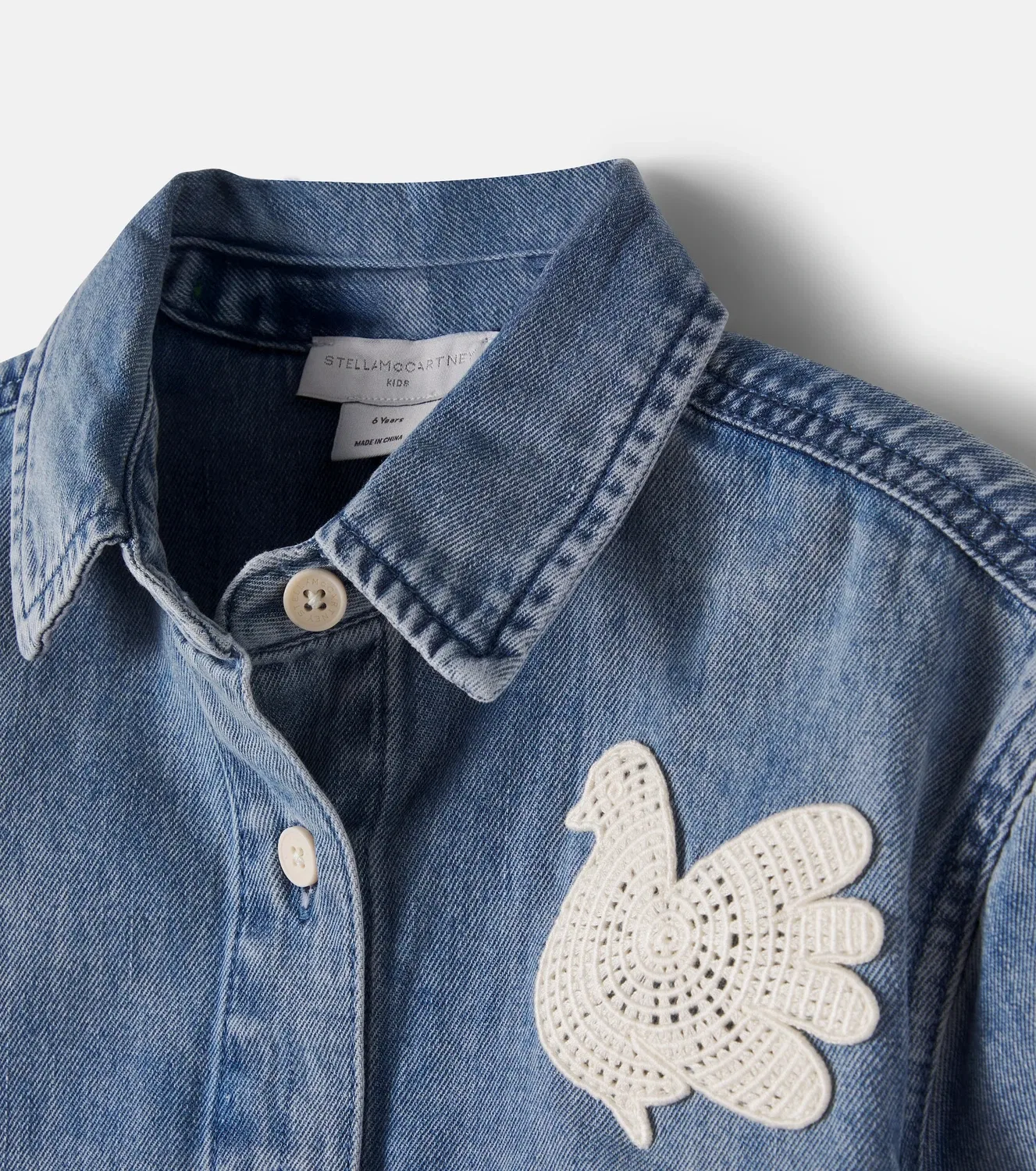 Джинсовая рубашка с вышивкой-аппликацией Stella Mccartney Kids, синий — фото 4