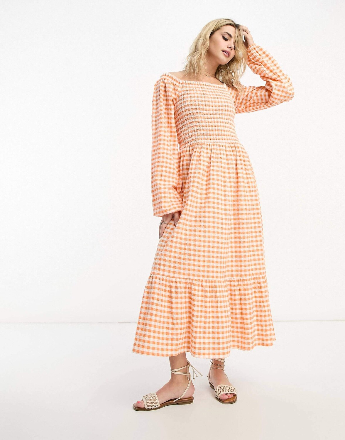 

Платье-миди Monki Long Sleeve With Ruffled Hem Gingham, оранжевый