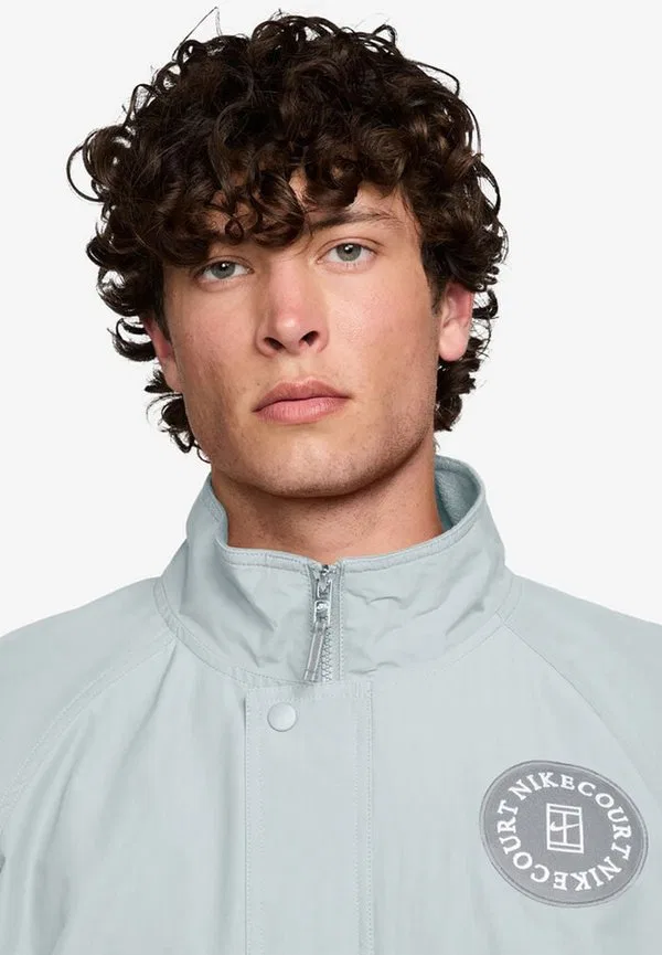 Куртка для тренировок в стиле "судебное наследие" Nike Performance, Pure Platinum/Wolf Grey — фото 3
