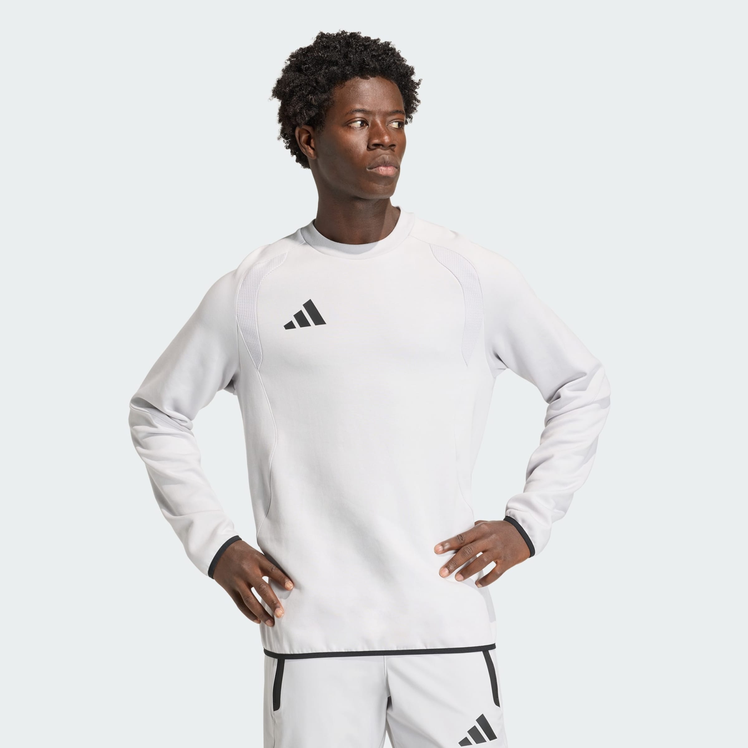 Adidas Performance Спортивный свитшот 'Tiro Travel' в светло-сером цвете — фото 2