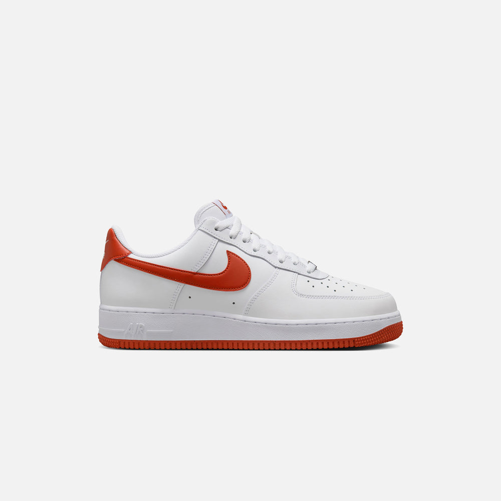 

Кроссовки Nike Air Force 1 '07, цвет White/Dragon Red/White