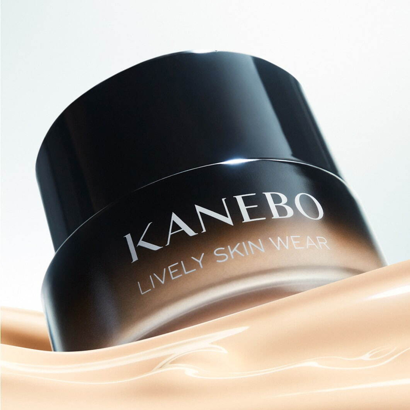 Тональная основа жидкая гладкая и сияющая Natural Long Lasting 30 г KANEBO, #220 shell — фото 2