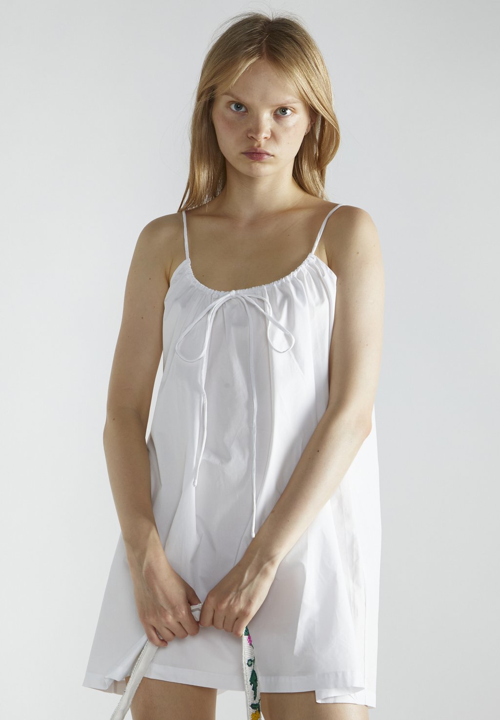 

Повседневное платье SCOOP NECK Glamorous, белый