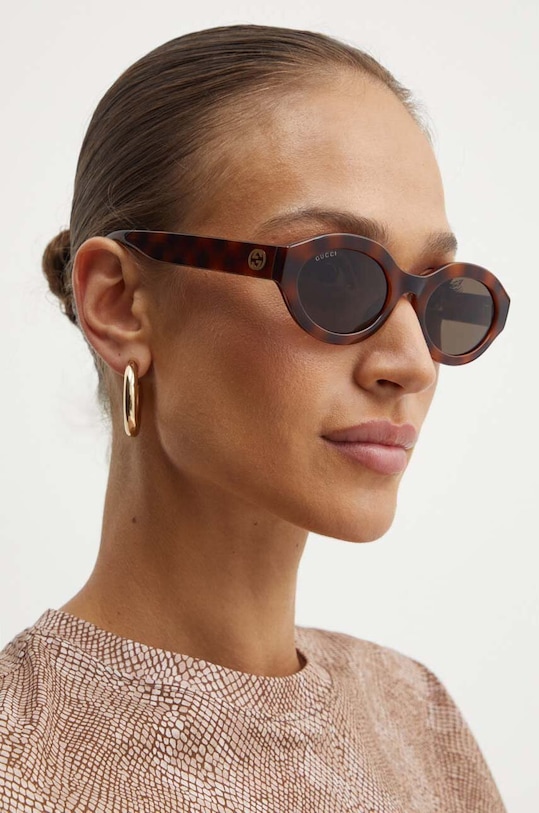 

Солнцезащитные очки Gucci, коричневый