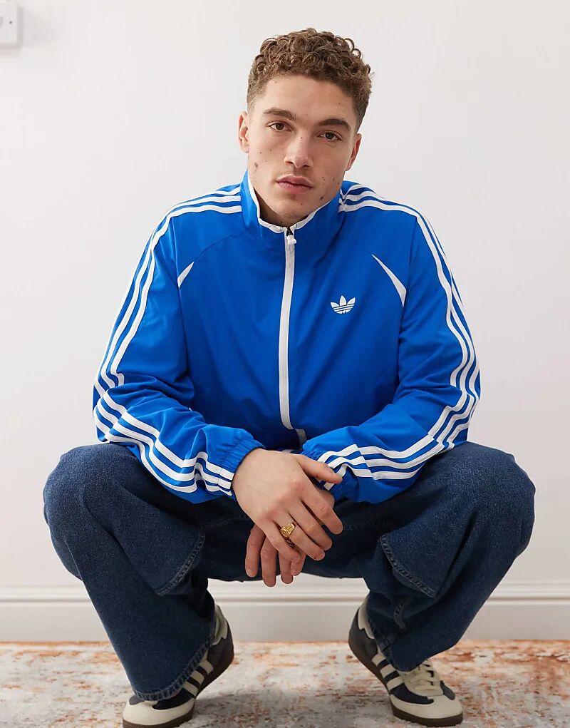 

Синяя спортивная футболка adidas Originals Adicolor Teamgeist