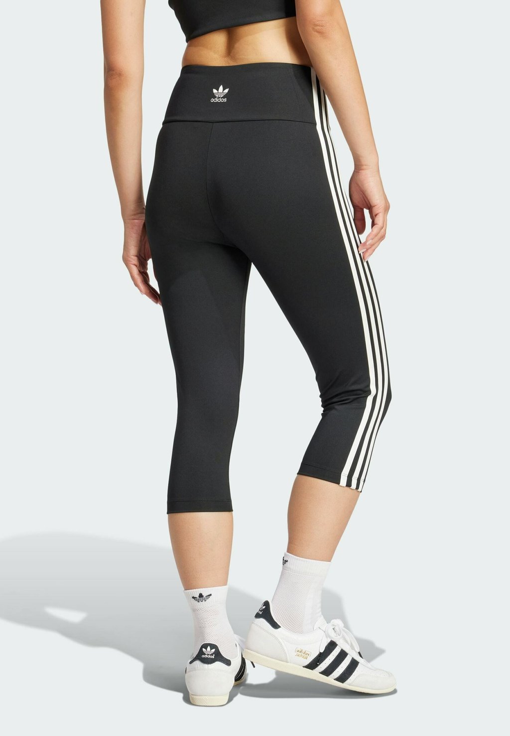 

Брюки adidas Originals, черный
