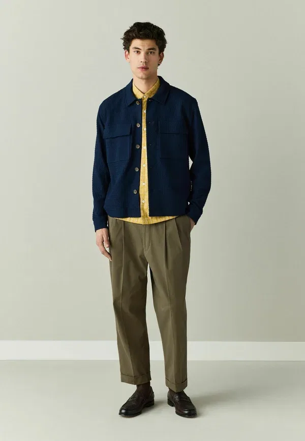 Куртка Regular fit smart textured twin pocket shacket, бренд Next, цвет темно-синий — фото 2
