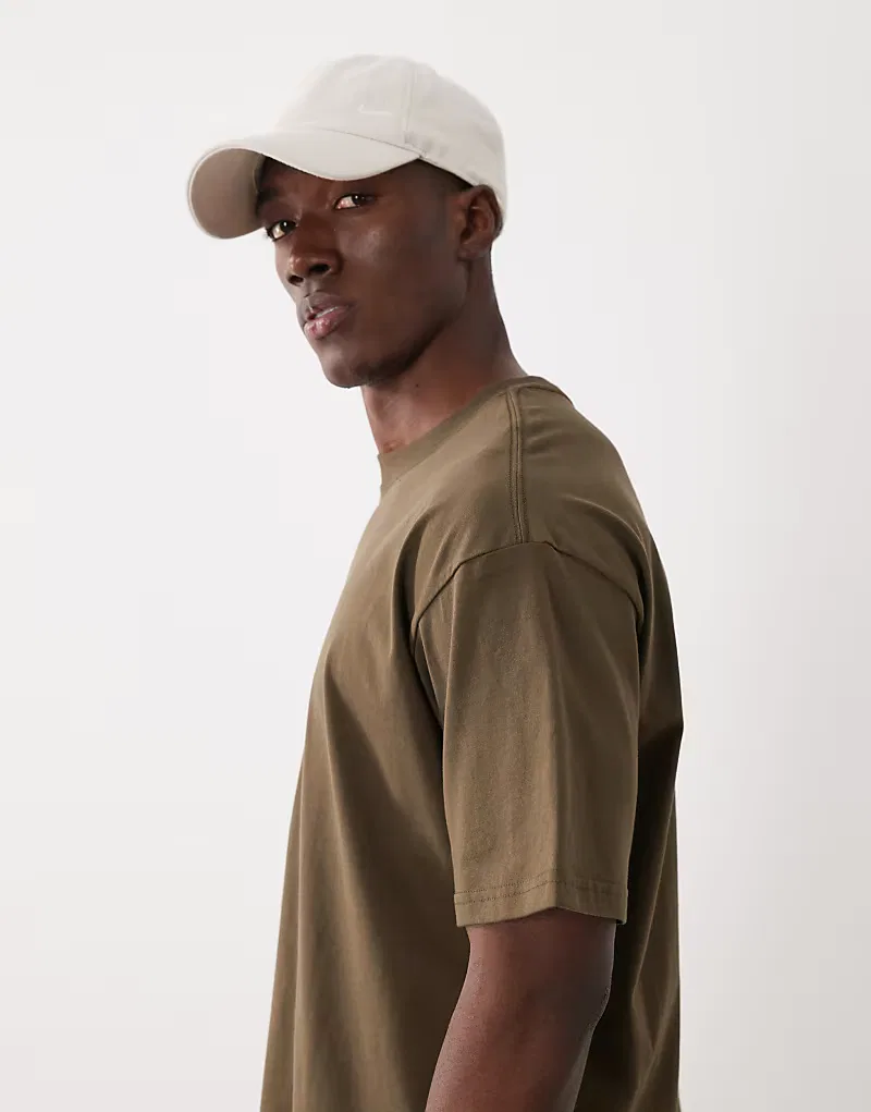 Футболка Nike Essential свободного кроя оверсайз, коричневый — фото 4