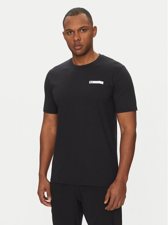 

Футболка свободного кроя Strip Logo 1390203 Under Armour, черный
