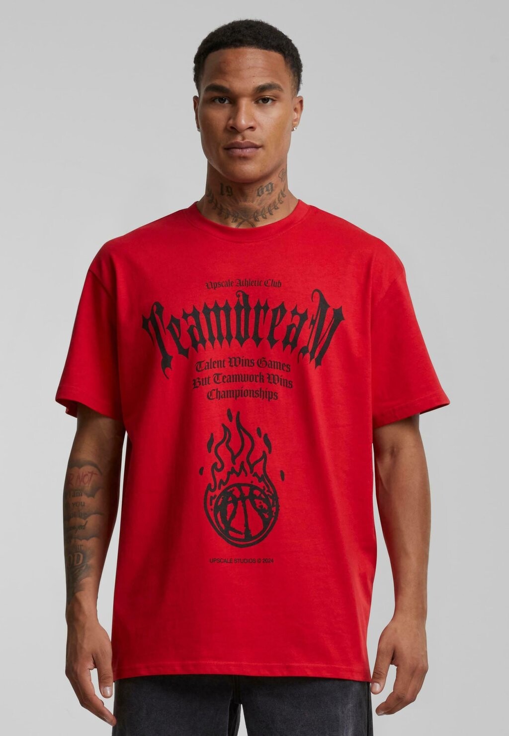 

Футболки с принтом TEAMDREAM HEAVY Upscale by Mister Tee, красный