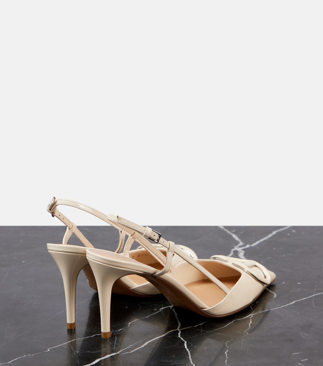 VLogo Signature лаковые туфли-лодочки на ремешке Valentino Garavani, Light Ivory — фото 2