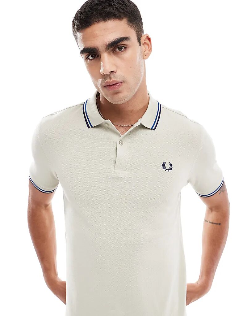 

Рубашка поло с двойным кантом в экрю и синем цвете Fred Perry