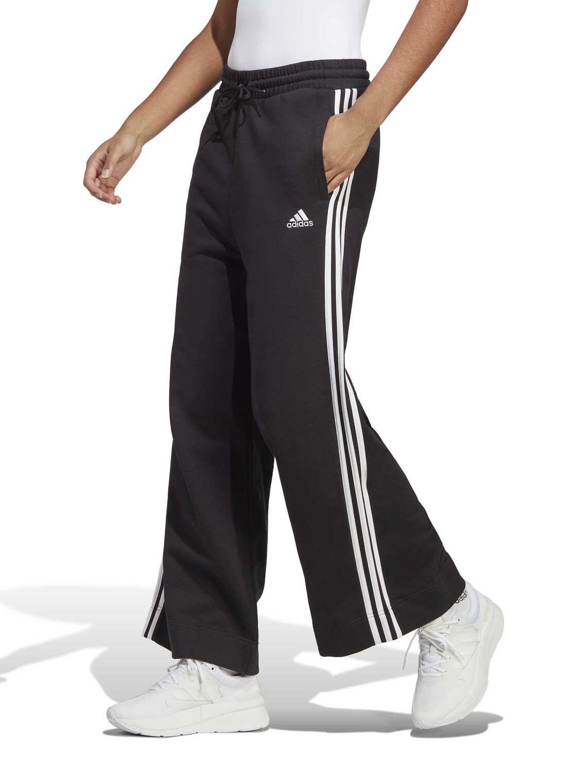 

Спортивные брюки Adidas Sportswear Essentials 3-Stripes, черный