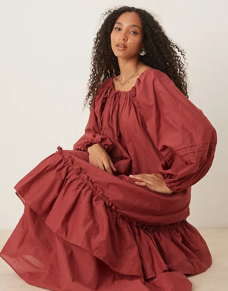 

Платье макси ASOS DESIGN с рюшами на вырезе и многоуровневым подолом цвета ржавчины