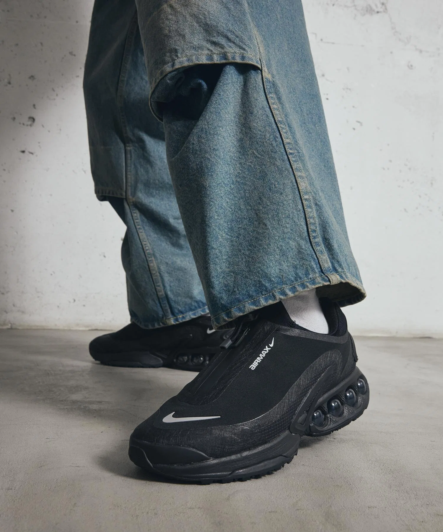 Мужские кроссовки Nike Air Max Dn Roam HQ8605-001, черные.