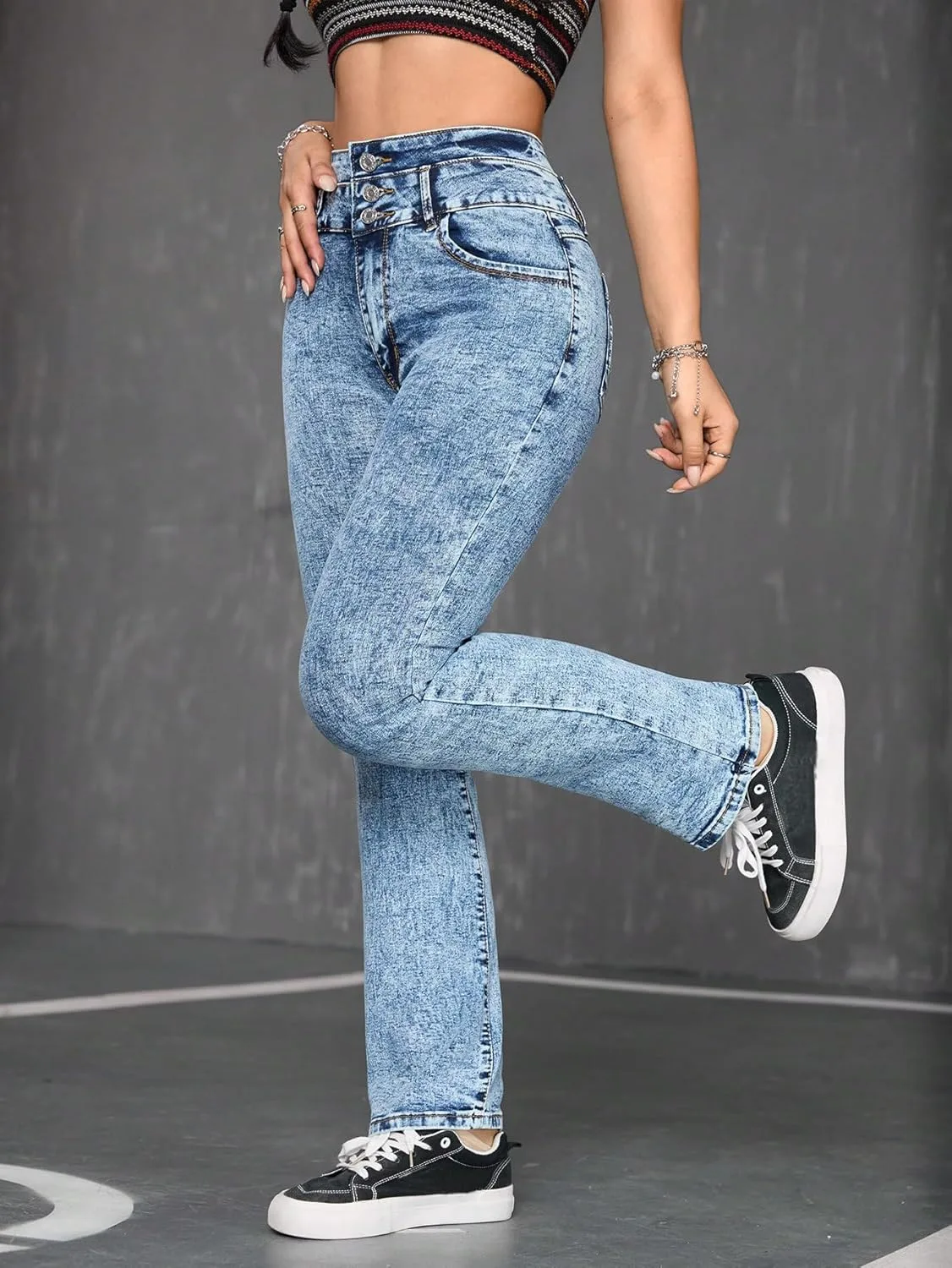 Джинсы High-Waisted, светло-голубой деним, слегка расклешенные — фото 3