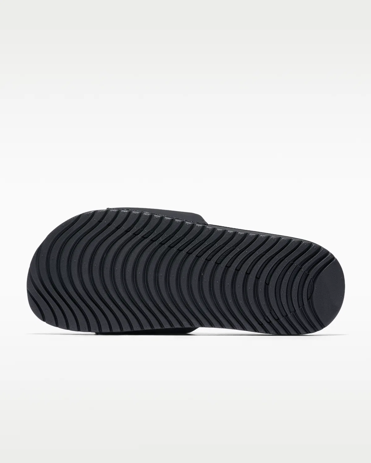 Детские слайды Nike Kawa, Black/Metallic Gold — фото 2