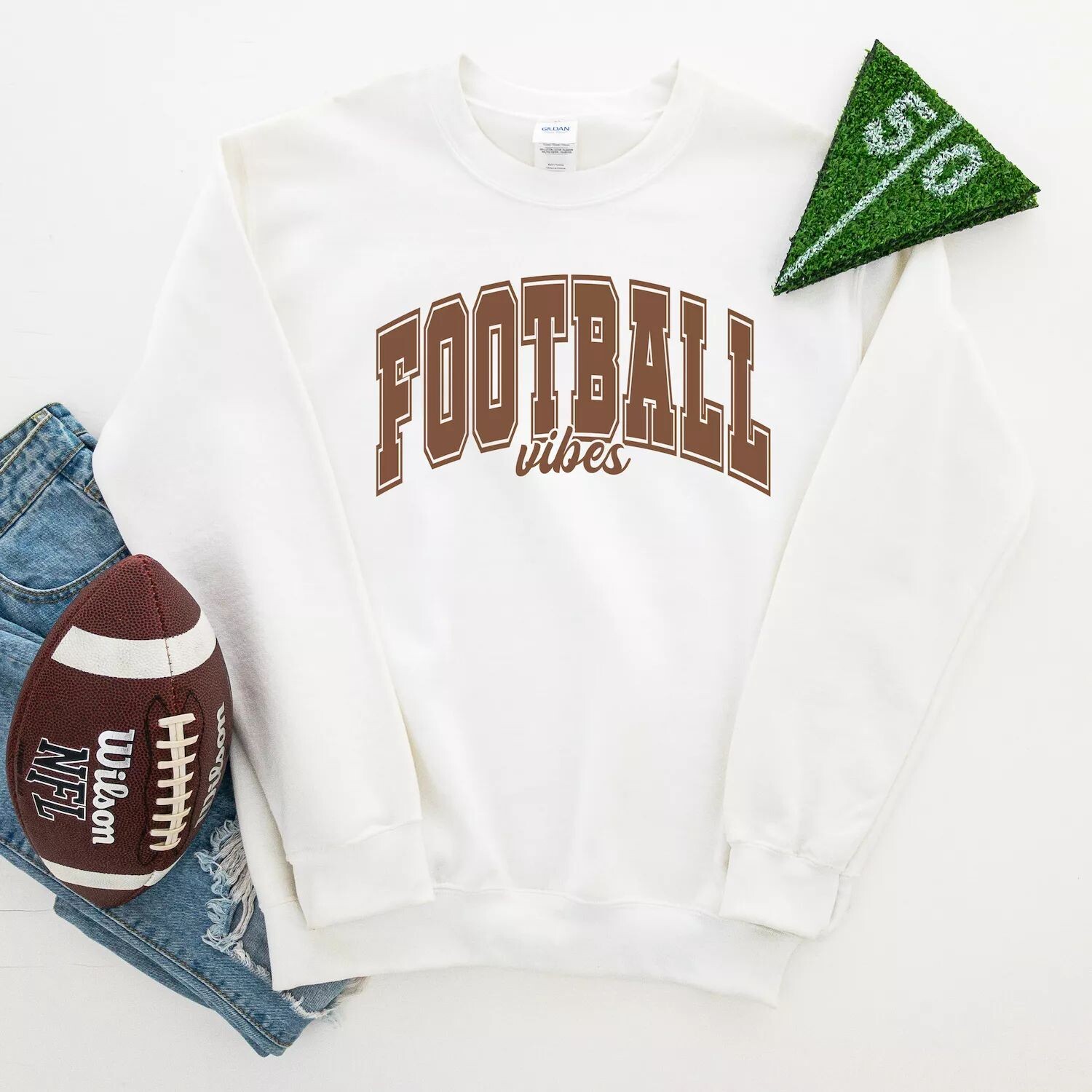 

Толстовка Varsity Football Vibes Simply Sage Market