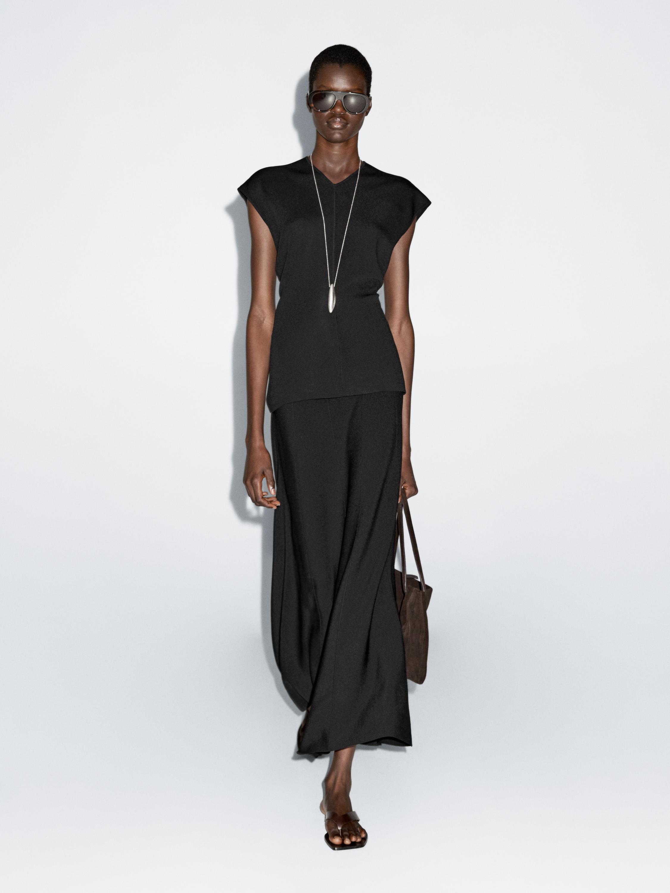 

Трикотажный топ с V-образным вырезом Massimo Dutti, черный