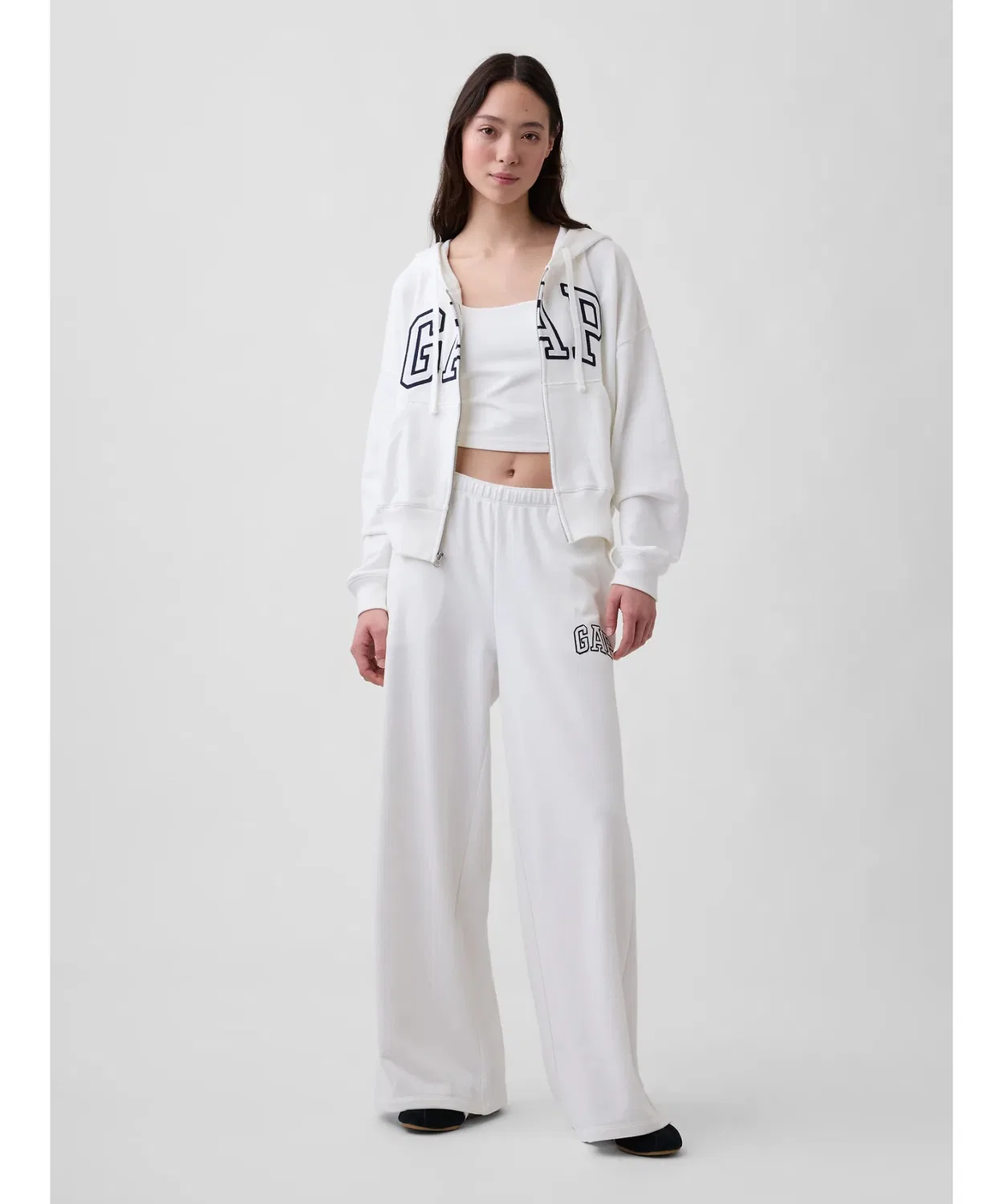 Широкие штаны GAP с логотипом из французского трикотажа, офф-вайт — фото 3