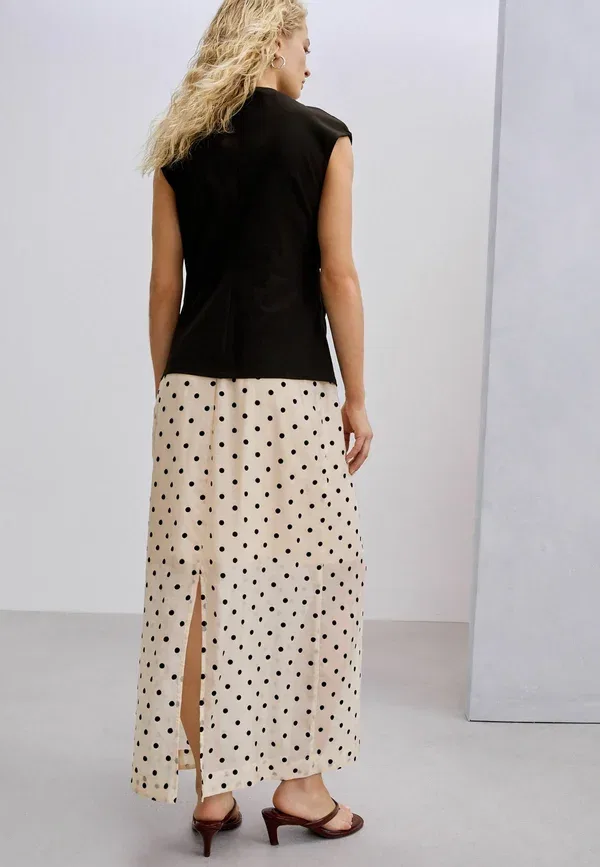 Платье-миди Regular fit 2 in 1 sheer skirt midi dress, Next, черно-белый горошек — фото 2