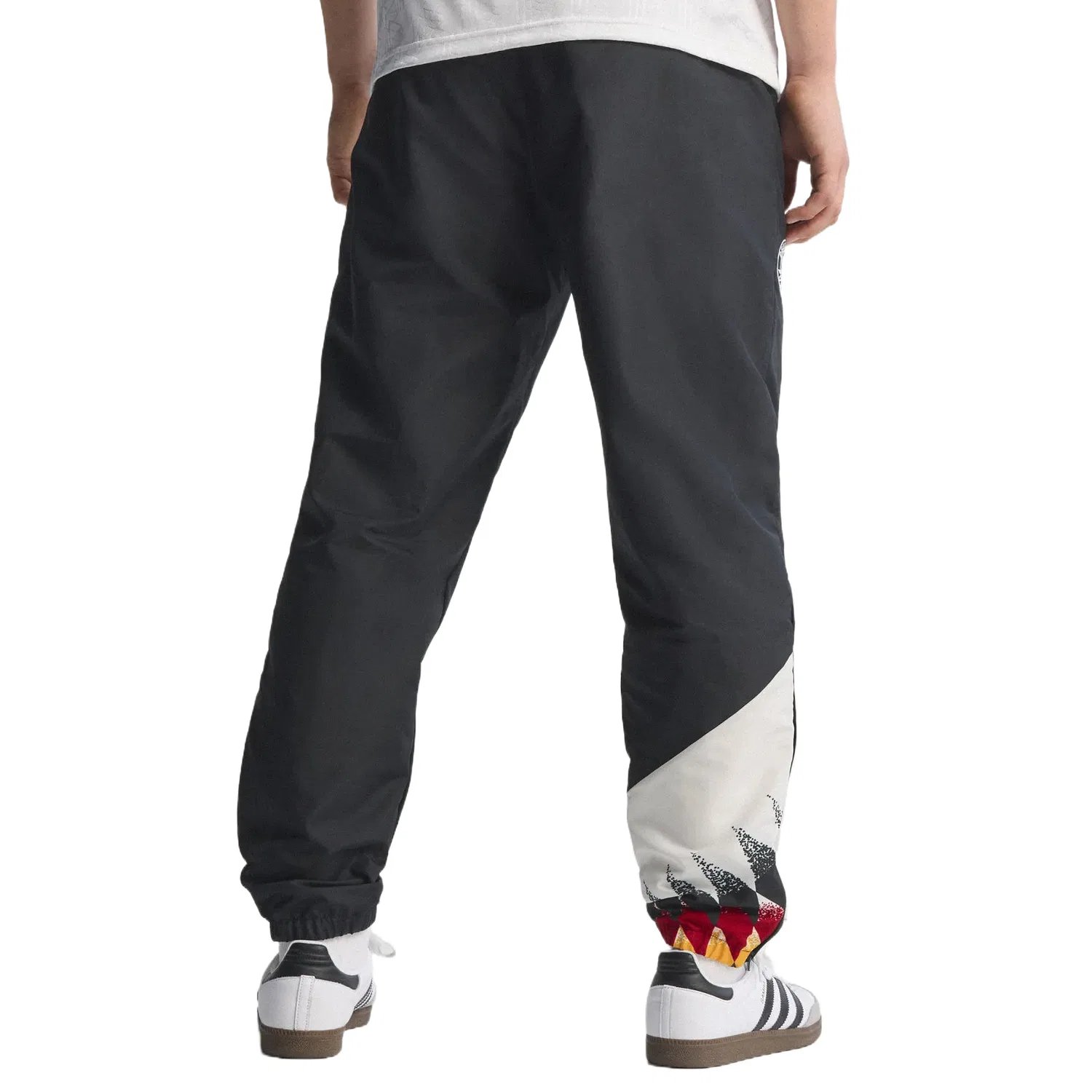 Тренировочные штаны Adidas Knitted Sweatpants черные — фото 4