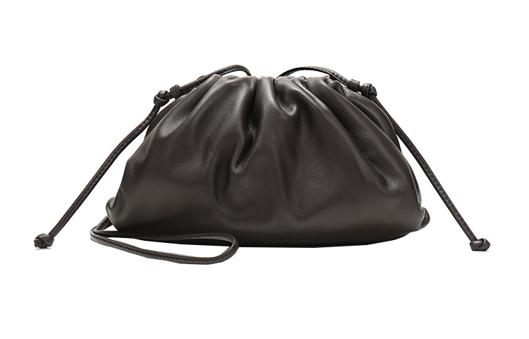 

Bottega Veneta Сумка из коровьей кожи Cloud Bag через плечо мини женская черная candy color