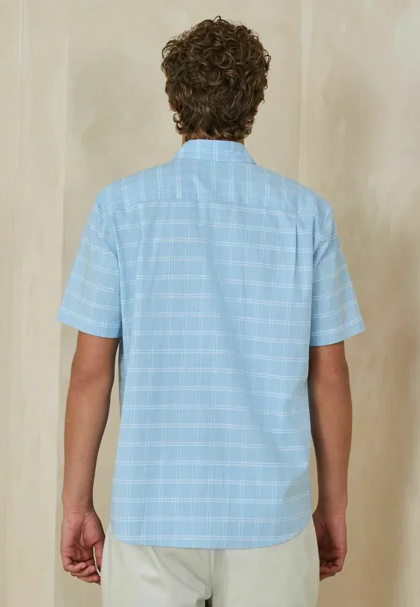 Рубашка Next, Regular fit cotton linen check short sleeve shirt, светло-голубая клетка — фото 3