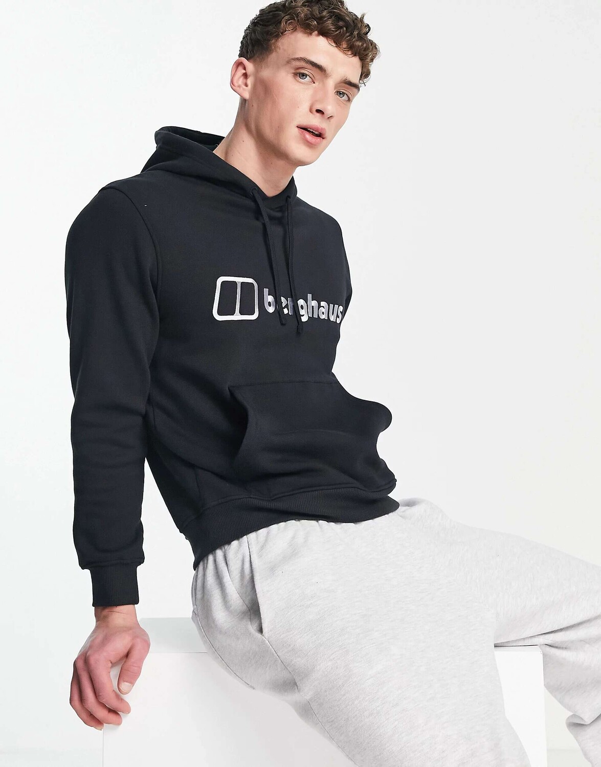 

Худи с логотипом Berghaus черного цвета