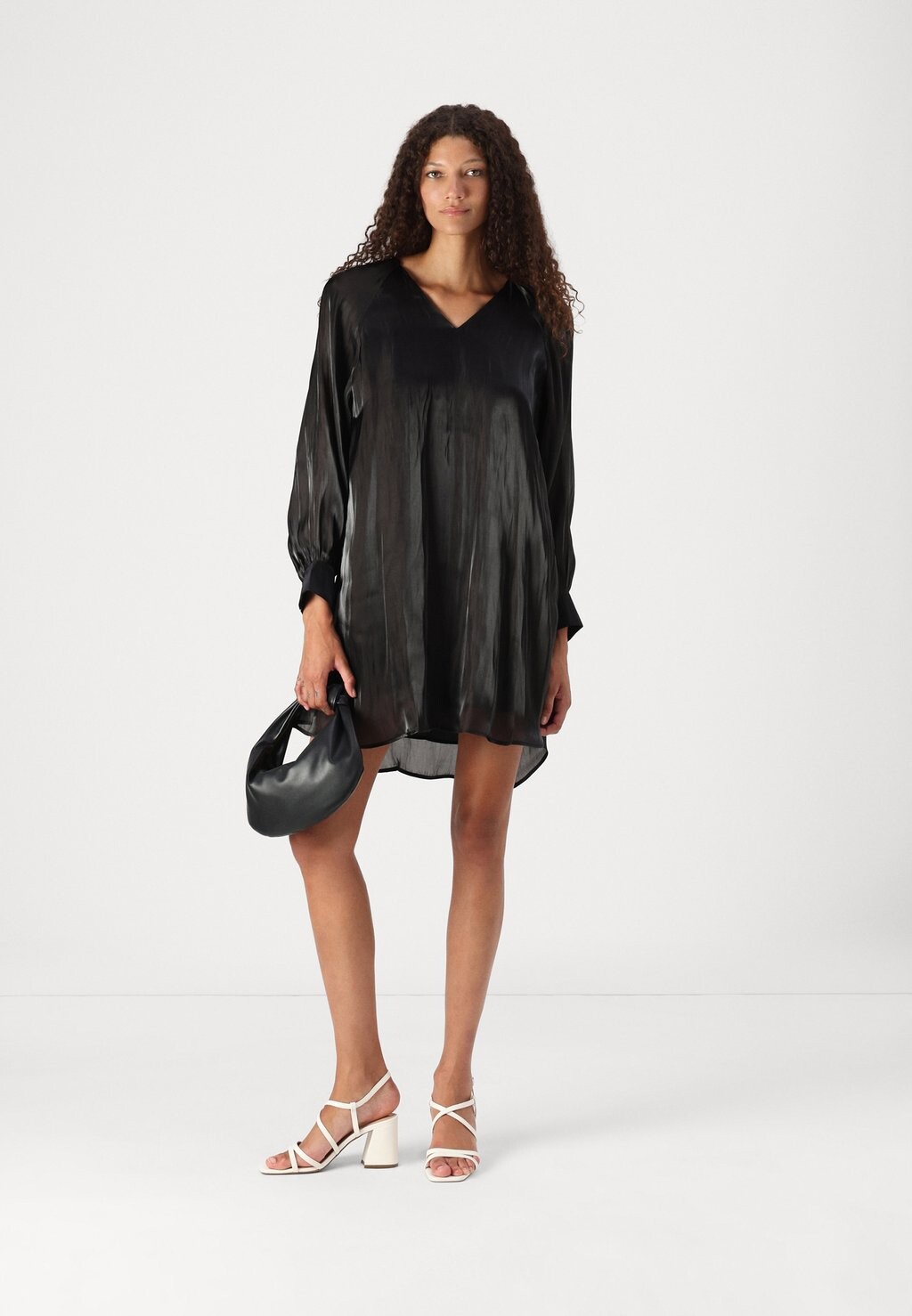 

Коктейльное платье / Вечернее платье SLFARINA V-NECK DRESS Selected Femme, черный