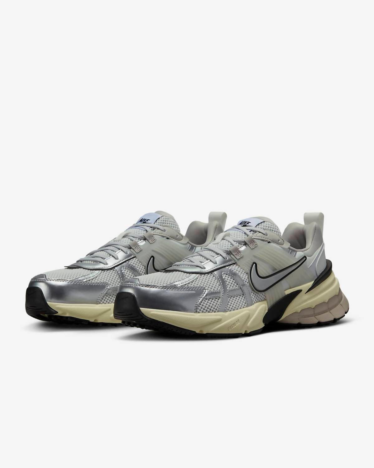 

Мужские кроссовки V2K Run в цвете Summit White/Platinum Iron Ore/Metallic Silver Nike