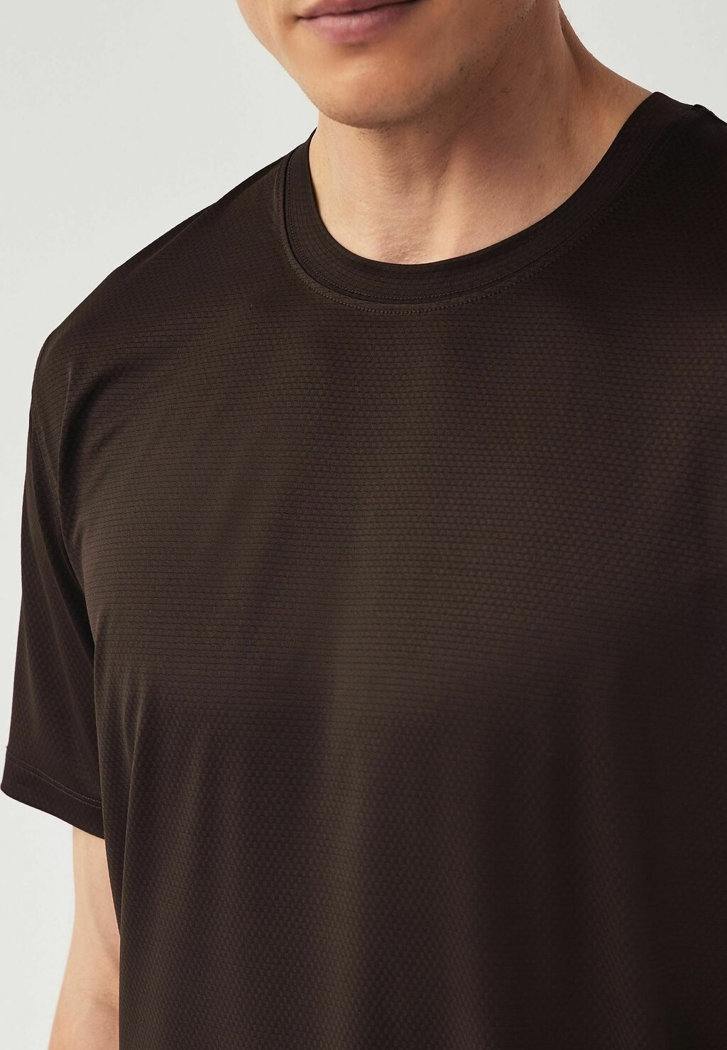 

Базовая футболка Active Textured Standard Next, шоколадно-коричневая
