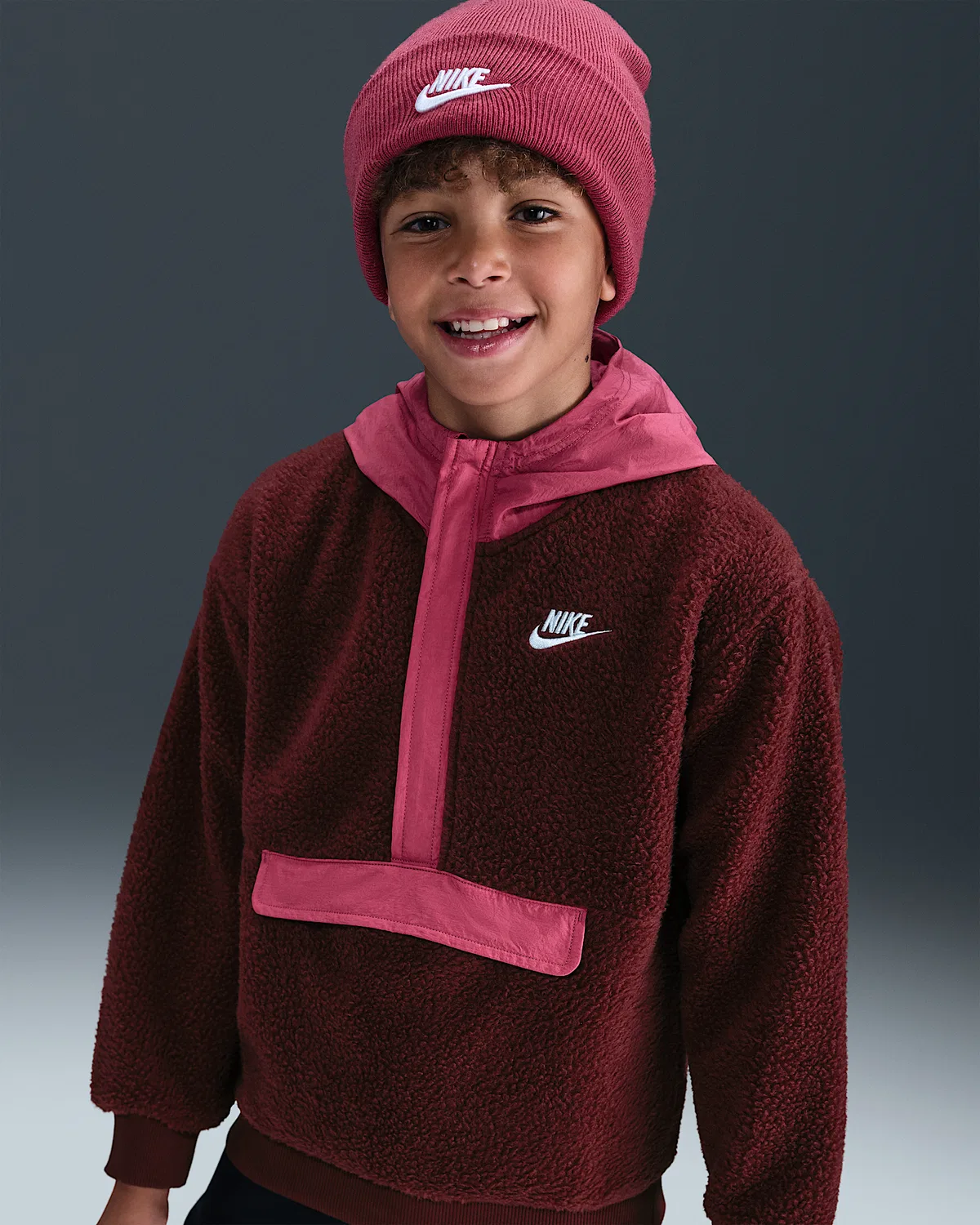 Детская свободная худи Nike Sportswear Club Fleece на молнии 1/4, Dark Team Red/Sweet Beet/White — фото 3