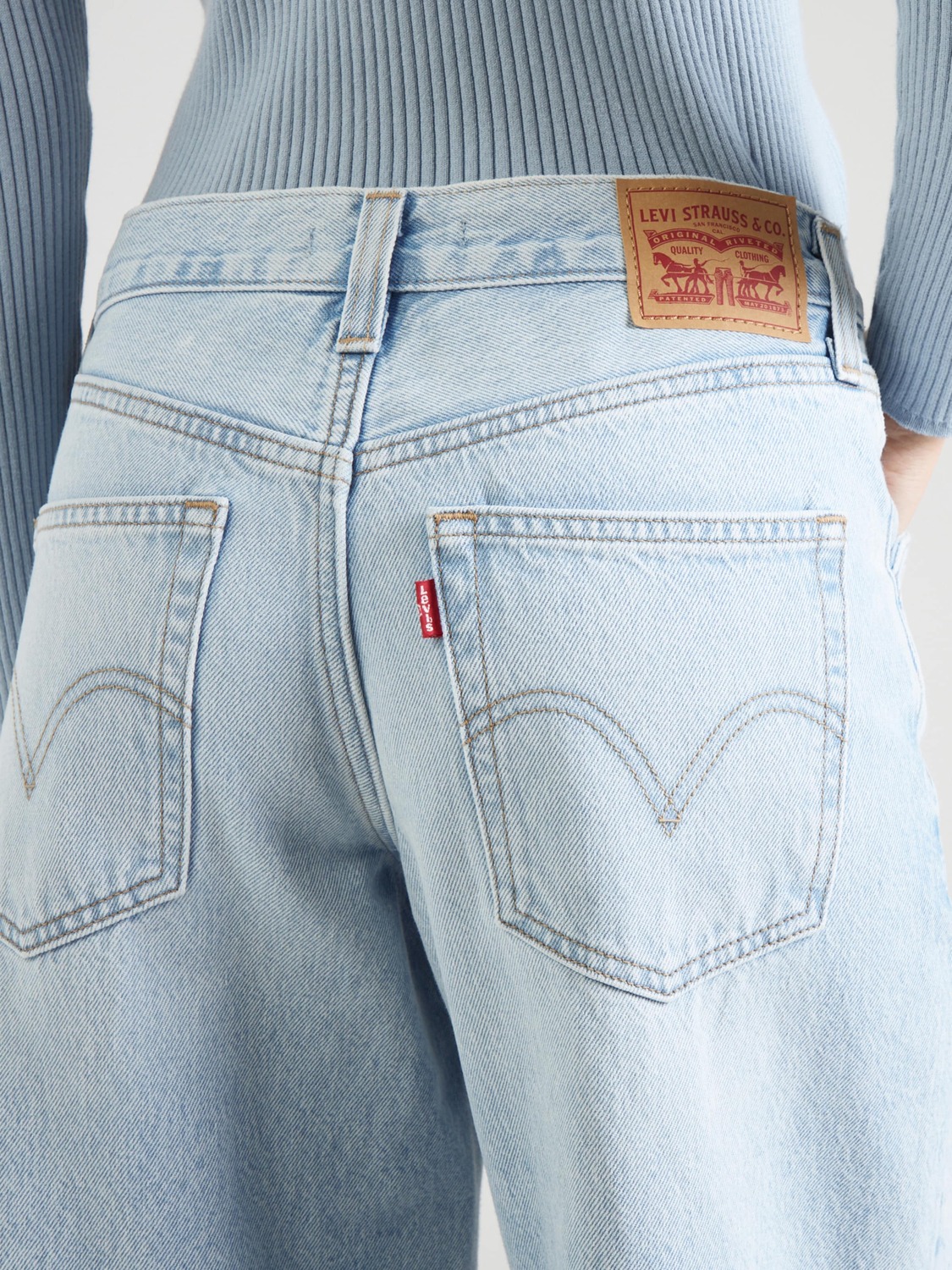 LEVI'S  Джинсы Wide leg '94 Baggy Wide Leg Jeans в светло-голубом цвете — фото 2