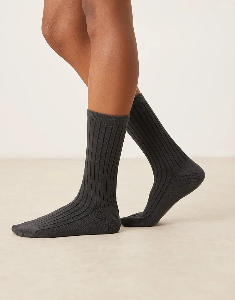 

Мягкие ребристые носки ASOS DESIGN темно-серого цвета