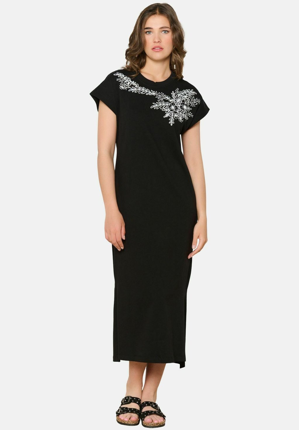

Платье макси EMBROIDERED LolaLiza, черный