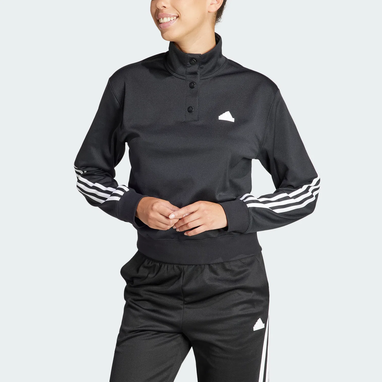 Женская чёрно-белая спортивная куртка с тремя полосками от Adidas