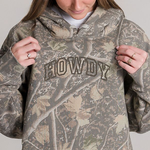 

Толстовка с вышивкой howdy varsity - камуфляж Simply Sage Market