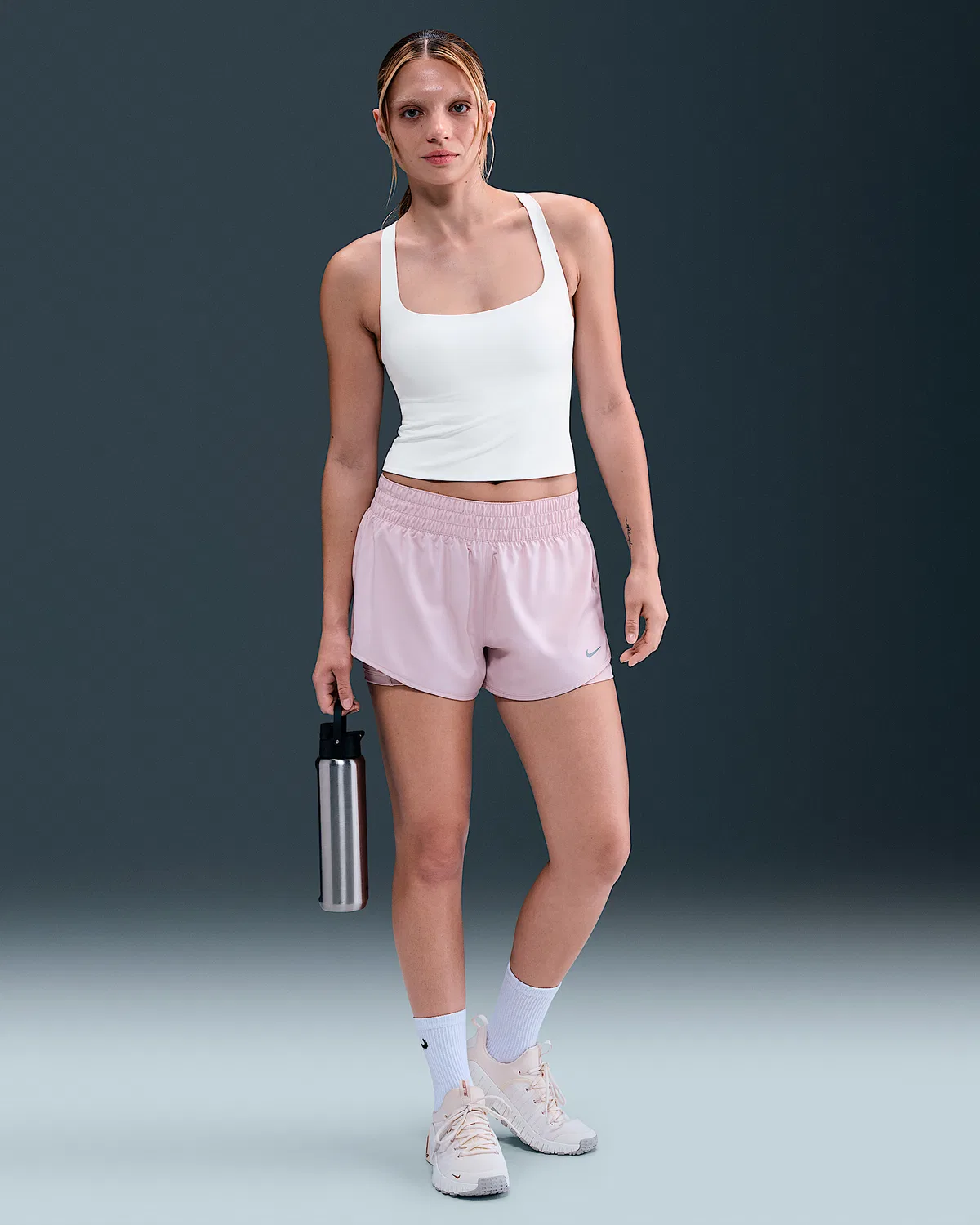 Женский спортивный топ-бра Nike Zenvy с легкой поддержкой, White/Cool Grey — фото 4