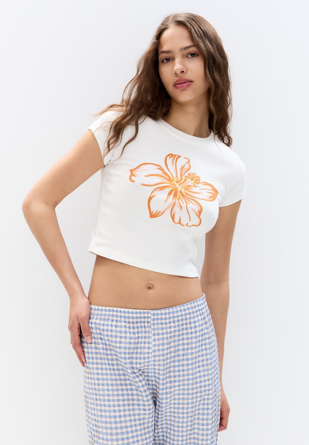 

Футболка с принтом HIBISCUS FLOWER GRAPHIC PULL&BEAR, белый