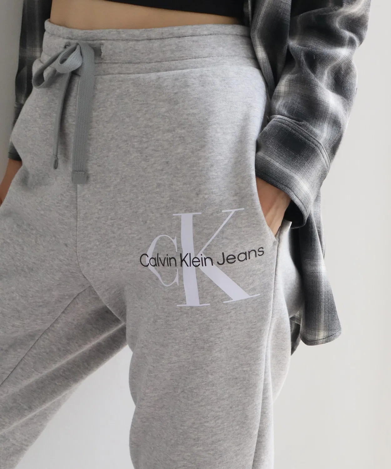 Спортивные брюки Calvin Klein с монограммой, черные — фото 3